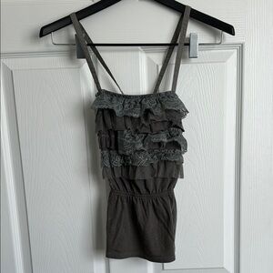 ‼️free w purchase‼️Hollister Criss Cross Spaghetti Strap Tiered Ruffle Lace Top